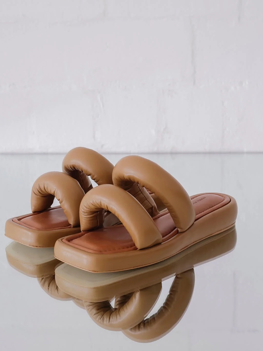 Rejina pyo Billie Sandals Leather Biscuit 30 mm double strap